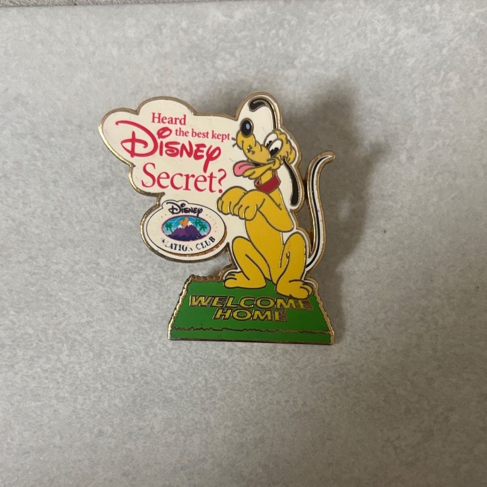 Disney Pluto Welcome Home Pin - Yellow and Green Vacation club